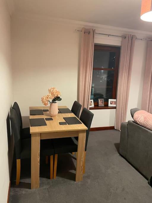 Nevis Apartment Located In Fort William Centre Bagian luar foto